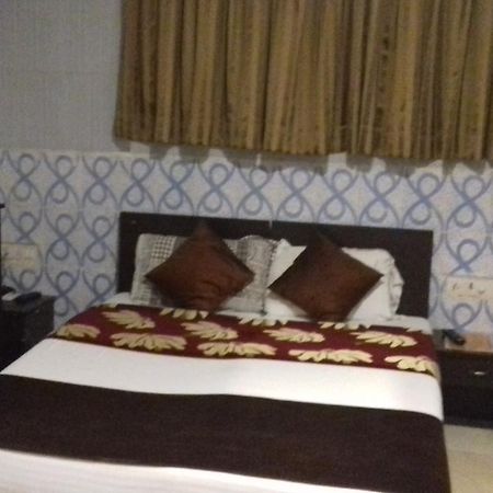 Hotel Majesty Palace Мумбаи Экстерьер фото